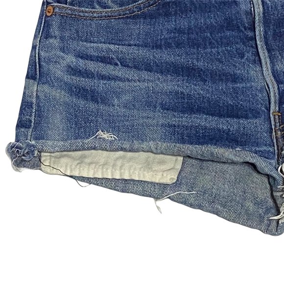 Levi's Distressed Button Fly Cut Off Jean Short Size 28 Medium Wash EUC - Picture 5 of 8